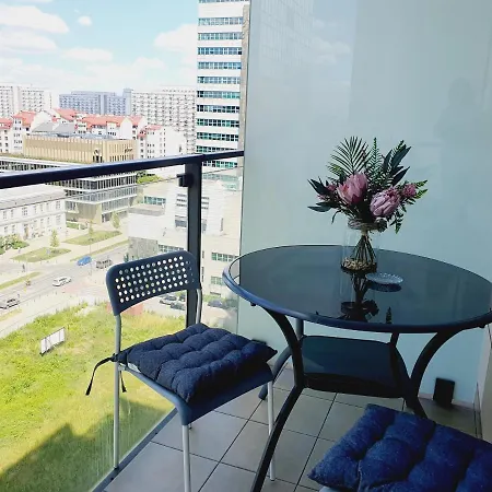 Platinum Towers By Cityapartmentsparking Lägenhetshotell Warszawa